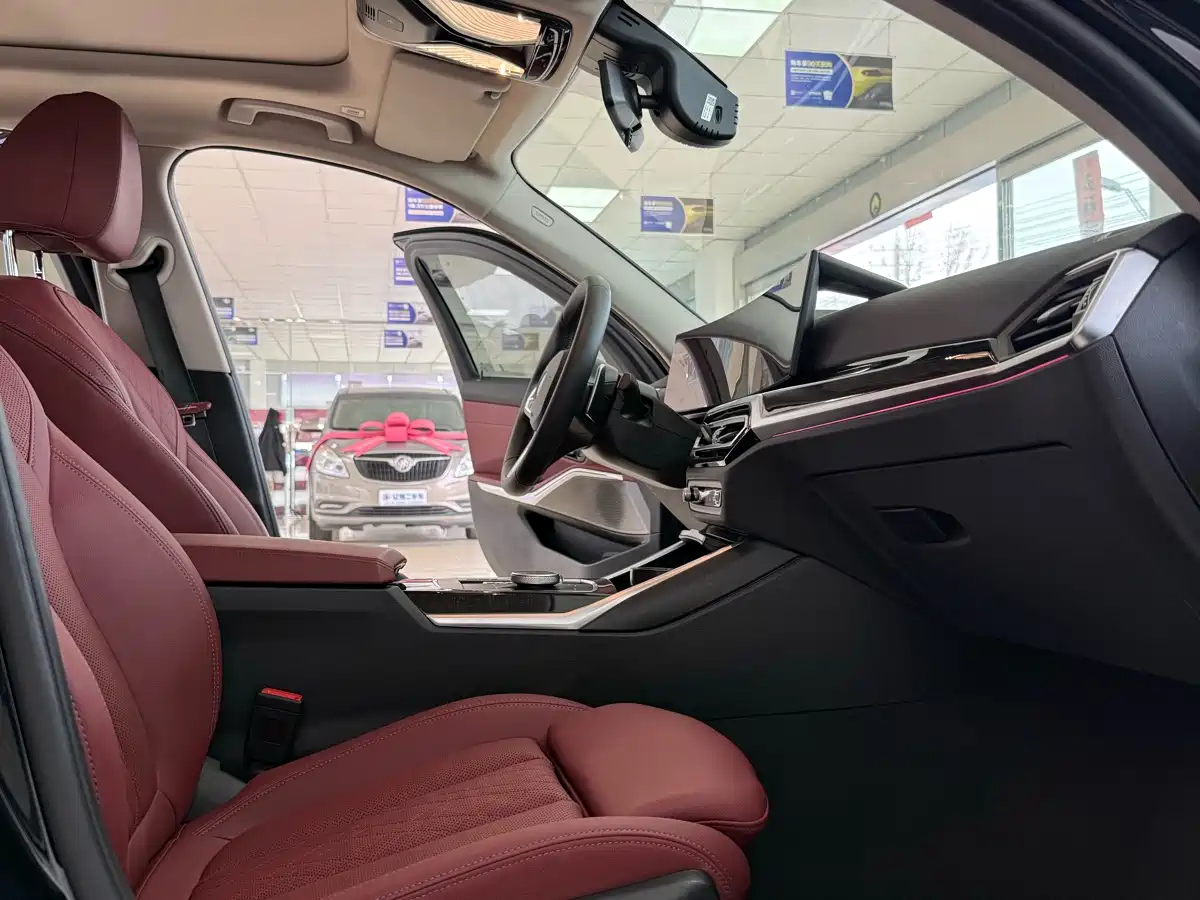BMW 3 Series 2024 325Li xDrive M Sport Package фото 9