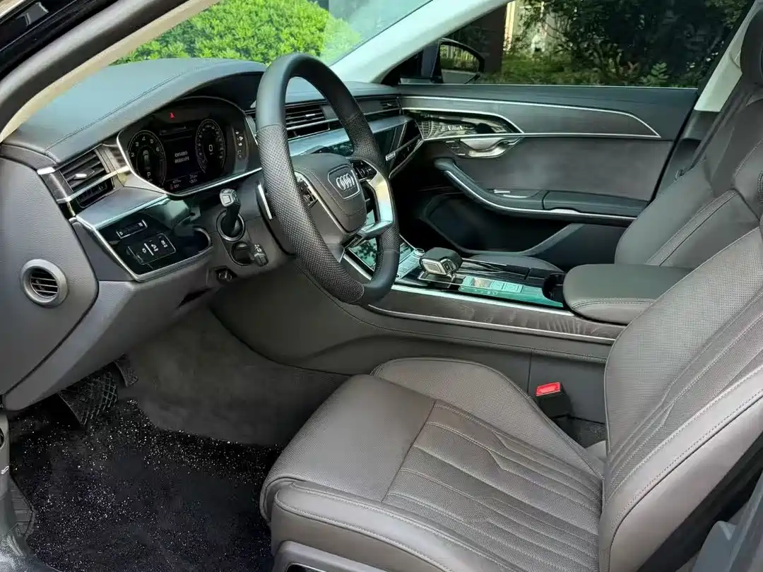 Фото 5 - Audi A8