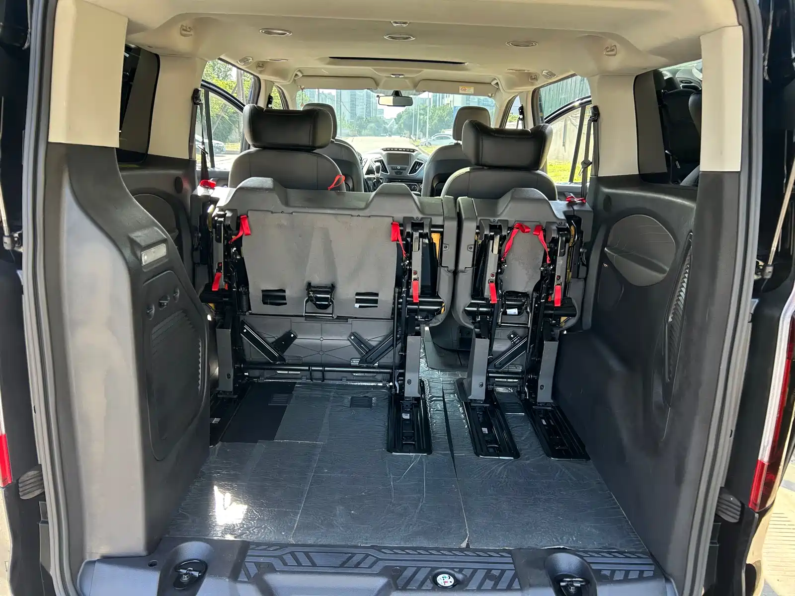صورة 15 - Ford Tourneo