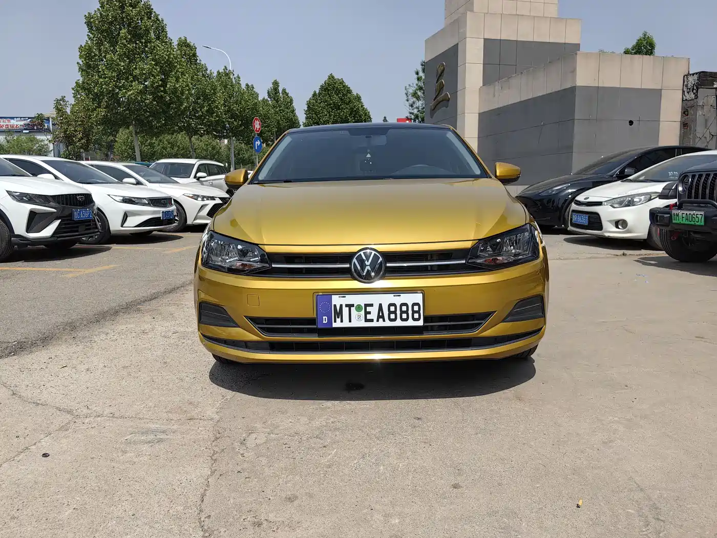 VOLKSWAGEN POLO