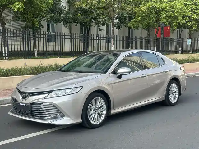 TOYOTA CAMRY