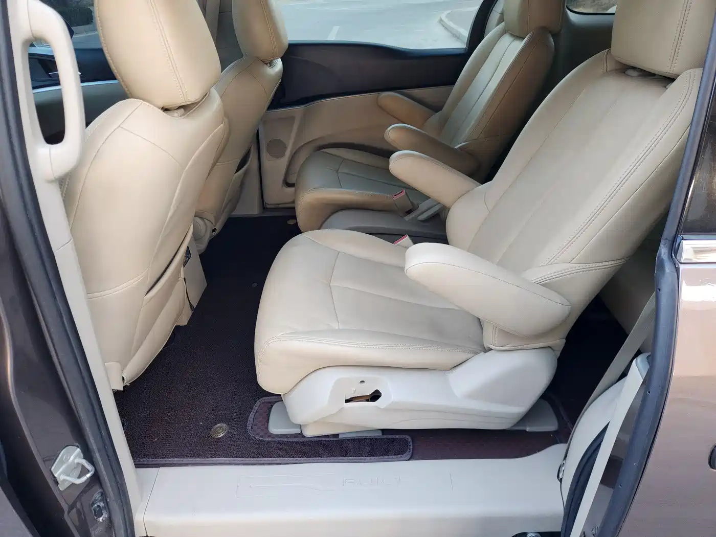 Buick GL8 2015 2.4L Luxury Business Exclusive Edition фото 14