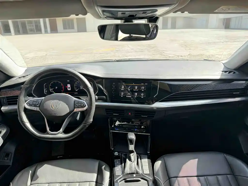 Volkswagen Passat 2022 330TSI Elite Edition фото 17