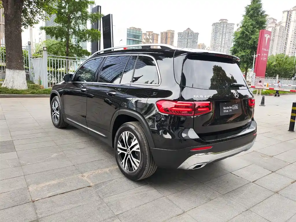 MERCEDES-BENZ GLB