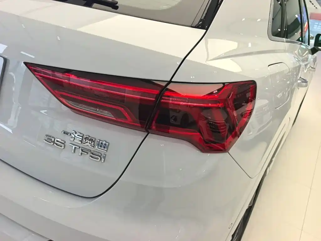 Фото 8 - Audi Q3