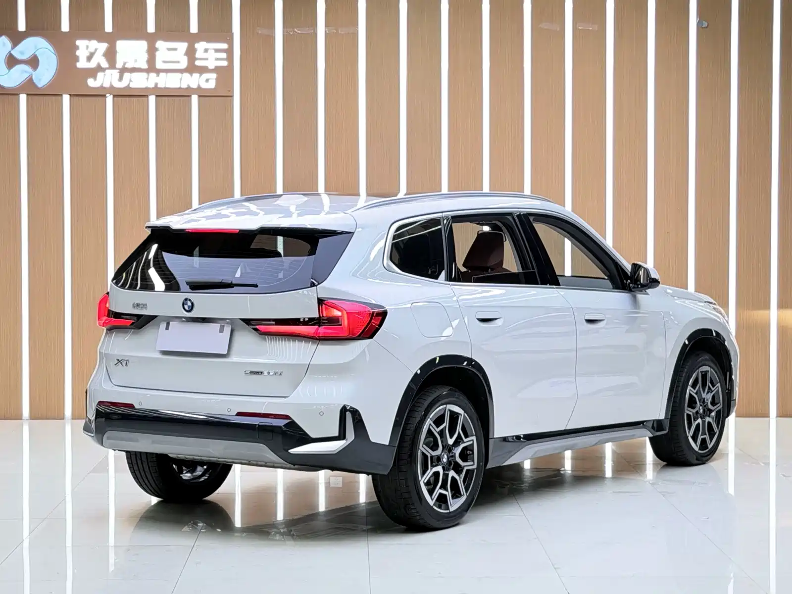صورة 11 - BMW X1