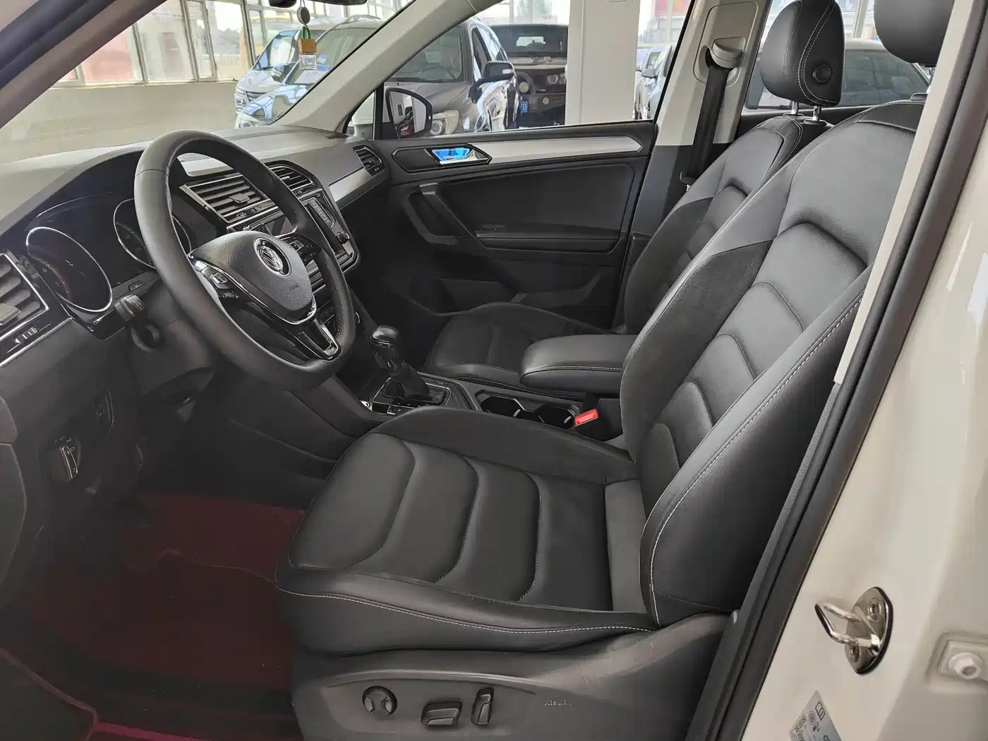 Volkswagen Tiguan L 2018 330TSI Automatic 2WD Luxury Edition фото 4