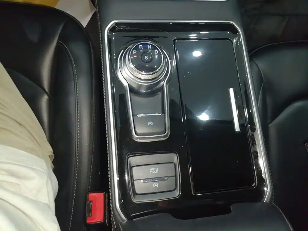 Фото 14 - Ford Edge
