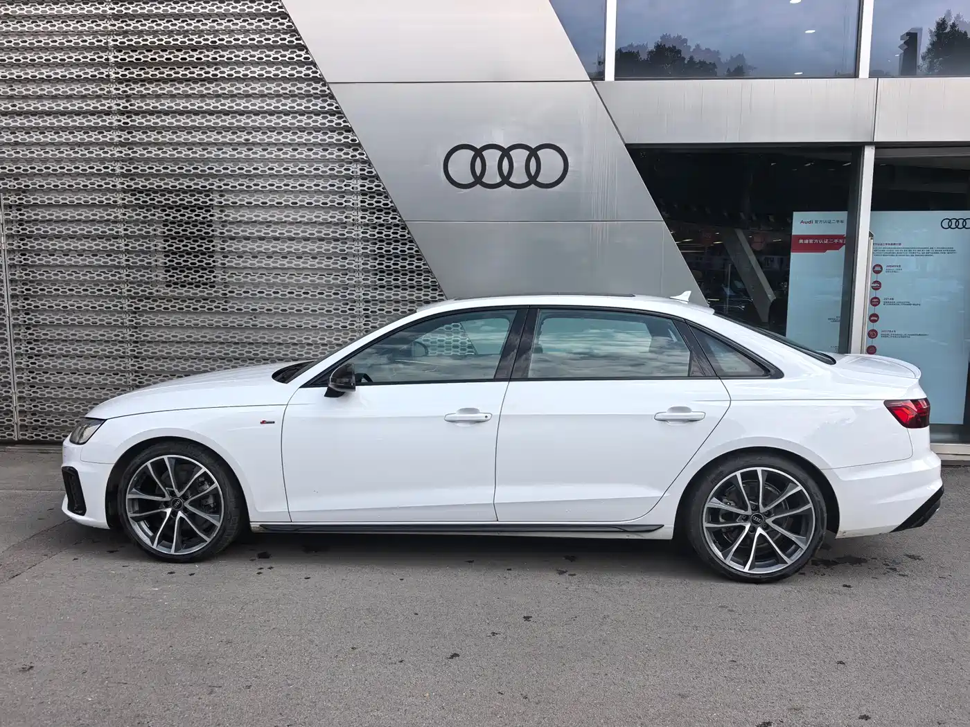 Audi A4L 2023 40 TFSI quattro Luxury Sport фото 4