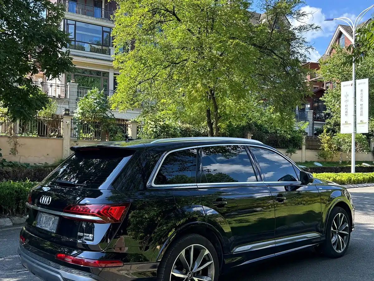 Фото 6 - Audi Q7