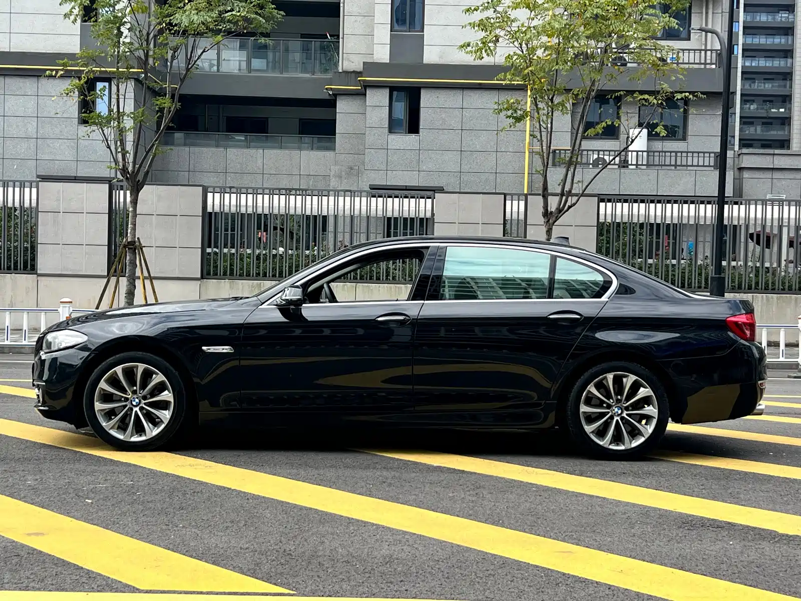 Photo 8 - BMW 5 Series