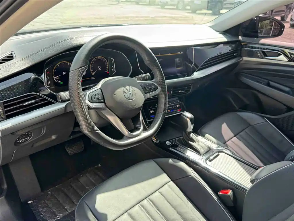Volkswagen Passat 2022 330TSI Elite Edition фото 11