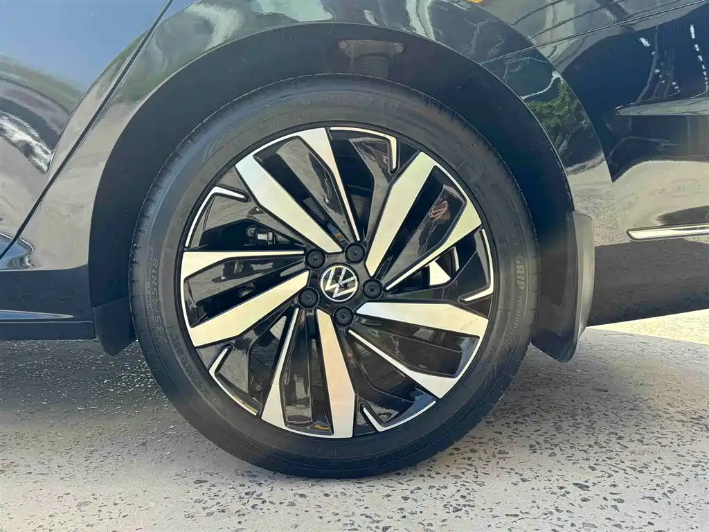 Volkswagen Passat 2022 330TSI Elite Edition фото 25