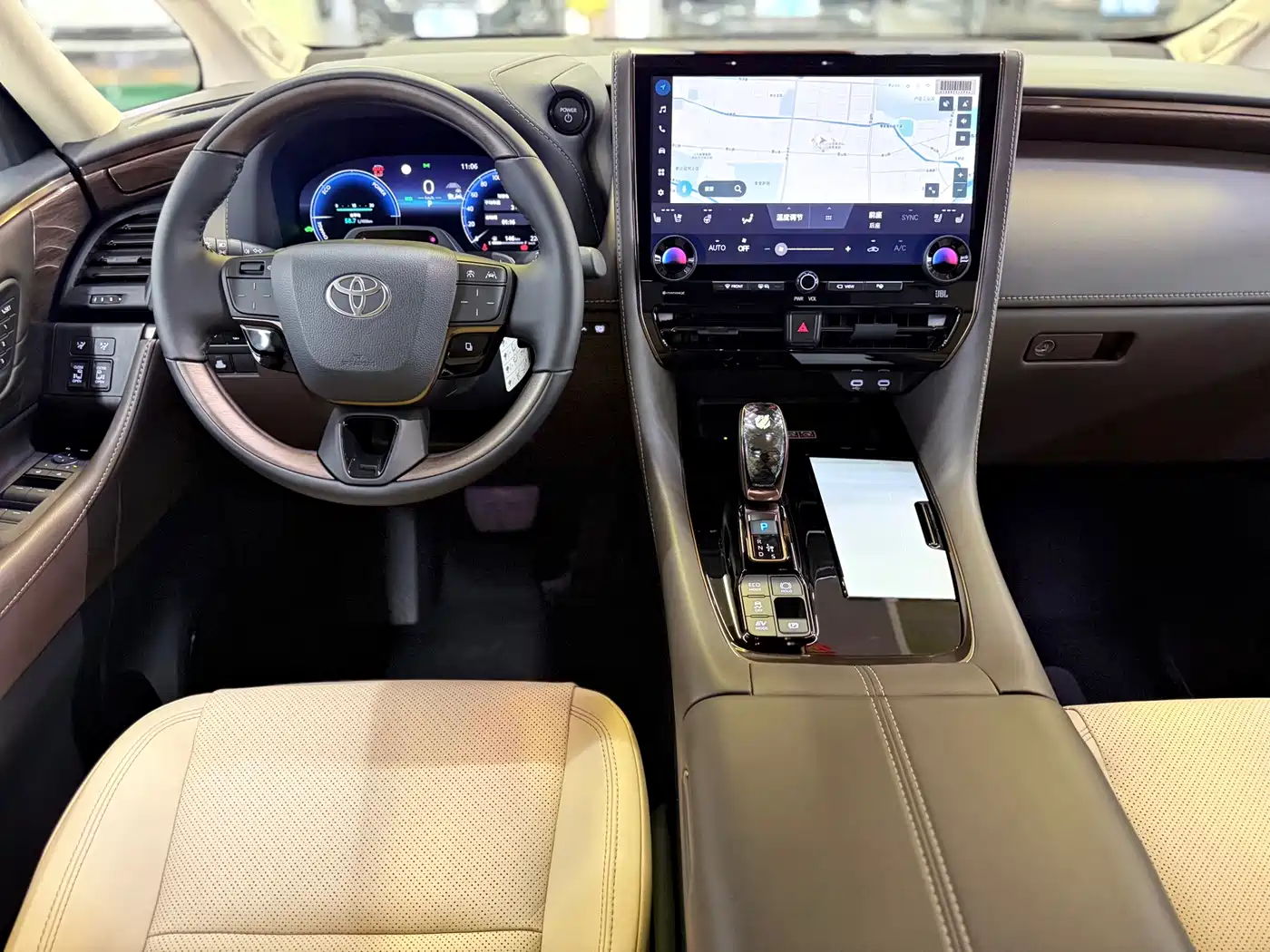 Toyota Alphard 2025 Hybrid 2.5L Ultimate Gold Edition фото 8
