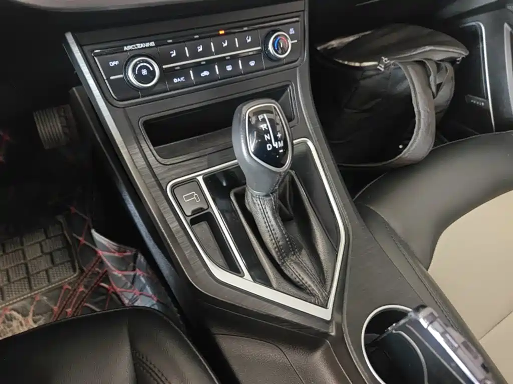 Фото 14 - Geely Vision