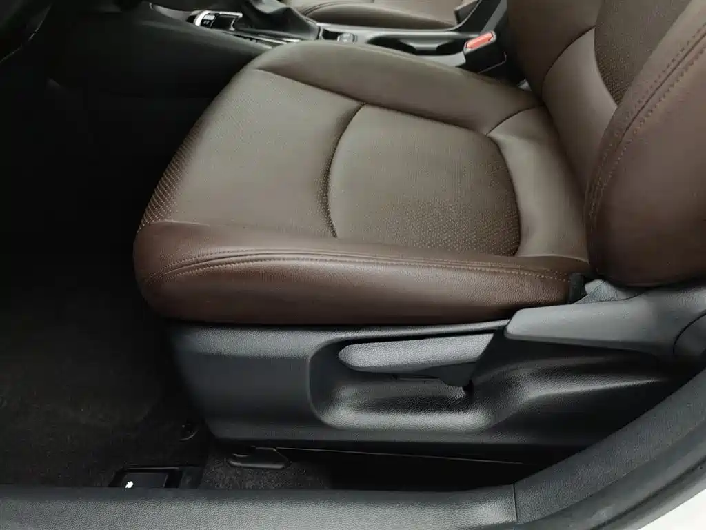 Toyota Corolla 2021 Hybrid 1.8L E-CVT Elite Edition фото 20