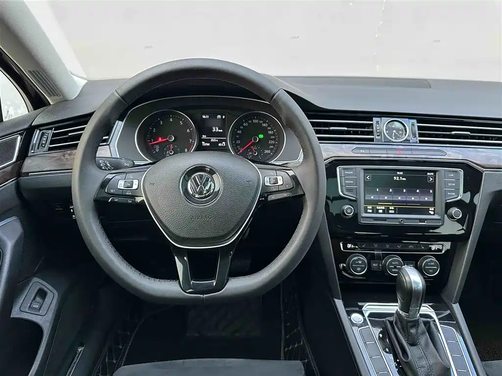 Volkswagen Magotan 2017 380TSI DSG Luxury фото 3