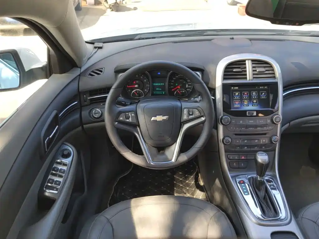 Chevrolet Malibu 2014 2.0L Automatic Luxury фото 11