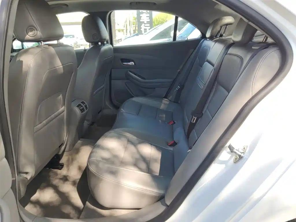 Chevrolet Malibu 2014 2.0L Automatic Luxury фото 17