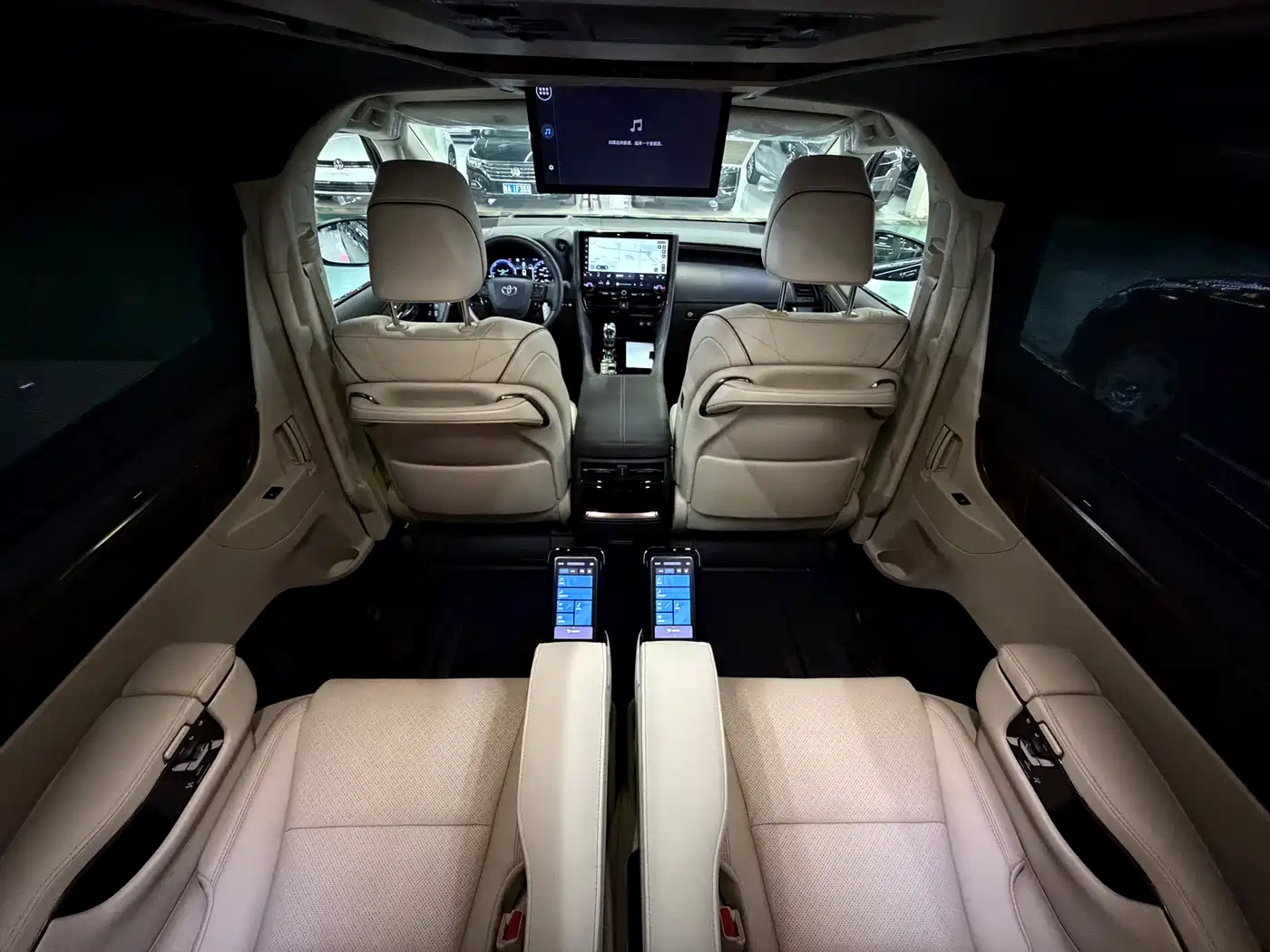 Toyota Alphard 2025 Hybrid 2.5L Ultimate Gold Edition фото 16