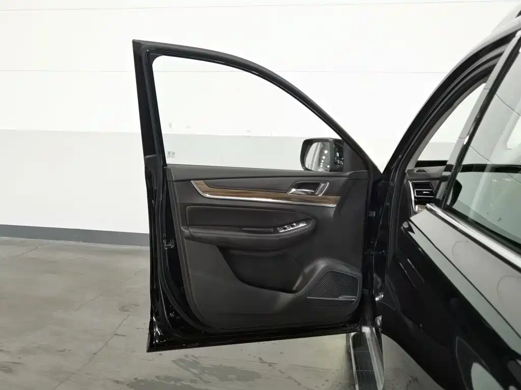 Фото 8 - Roewe RX8