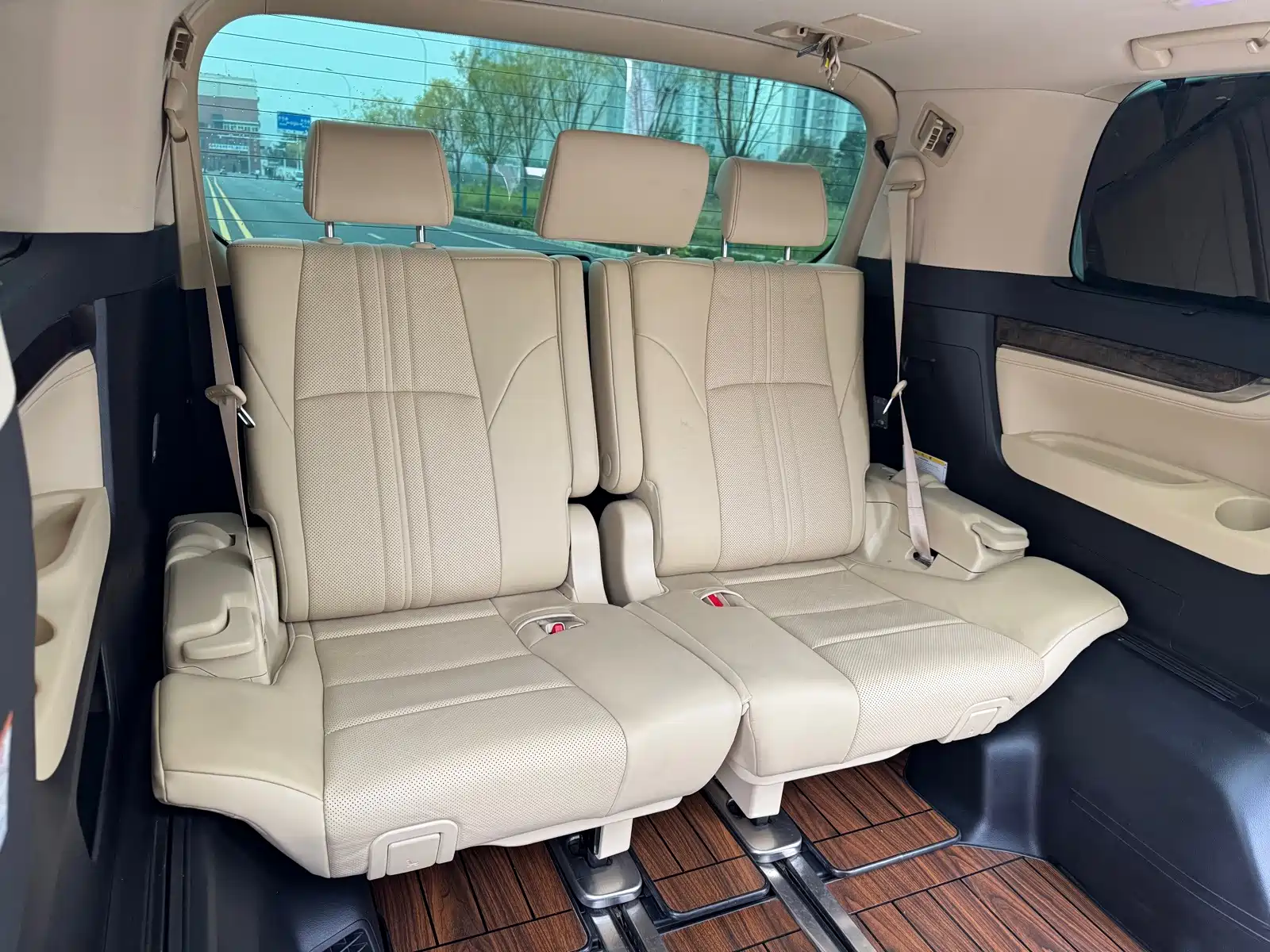 صورة 18 - Toyota Alphard