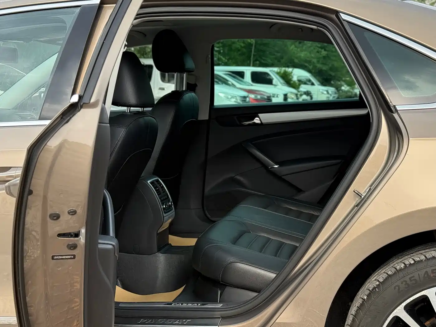 Volkswagen Passat 2014 1.8TSI DSG Executive Edition фото 10