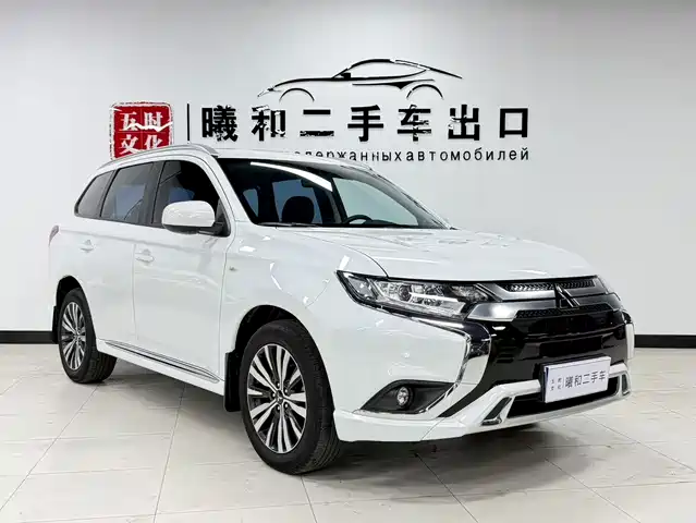 Mitsubishi Outlander 2021 Facelift 2.0L 2WD Comfort Edition 5-Seater — фото 3