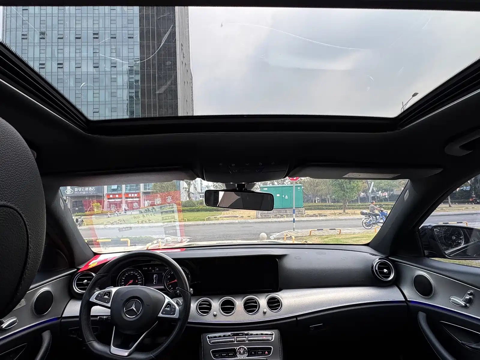 Фото 7 - Mercedes-Benz E-Class