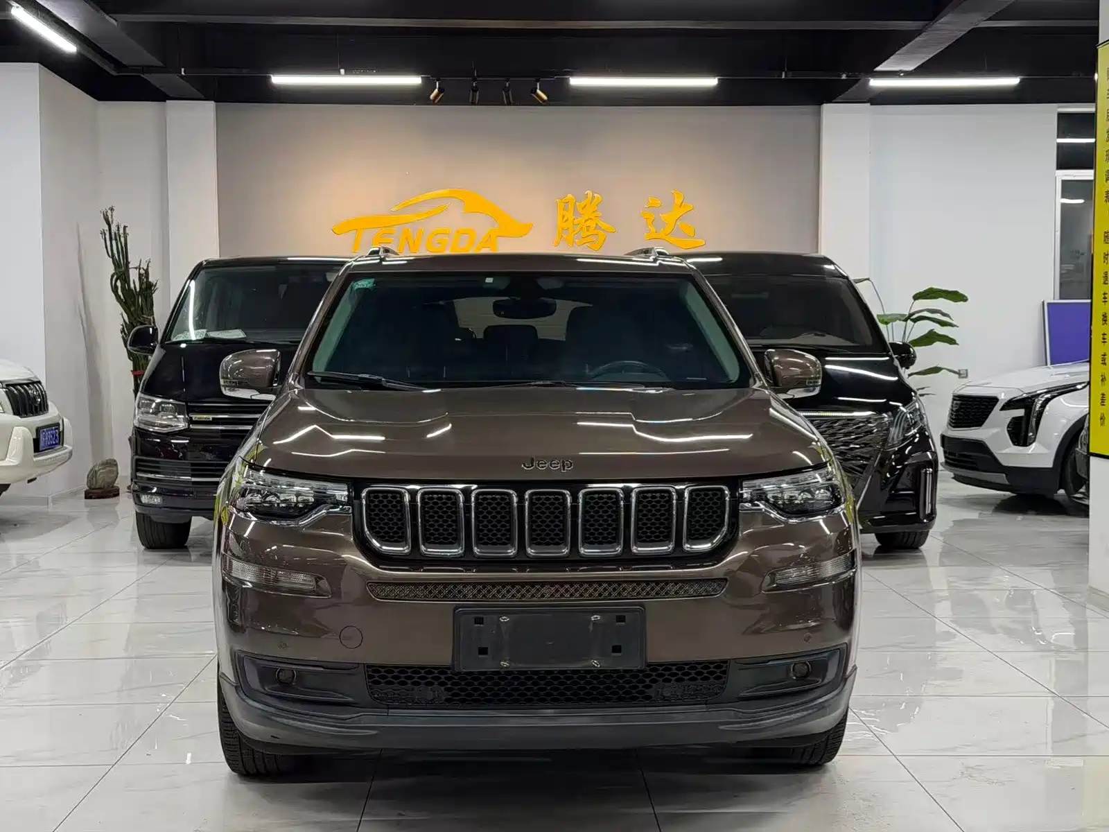 Фото 2 - Jeep Commander