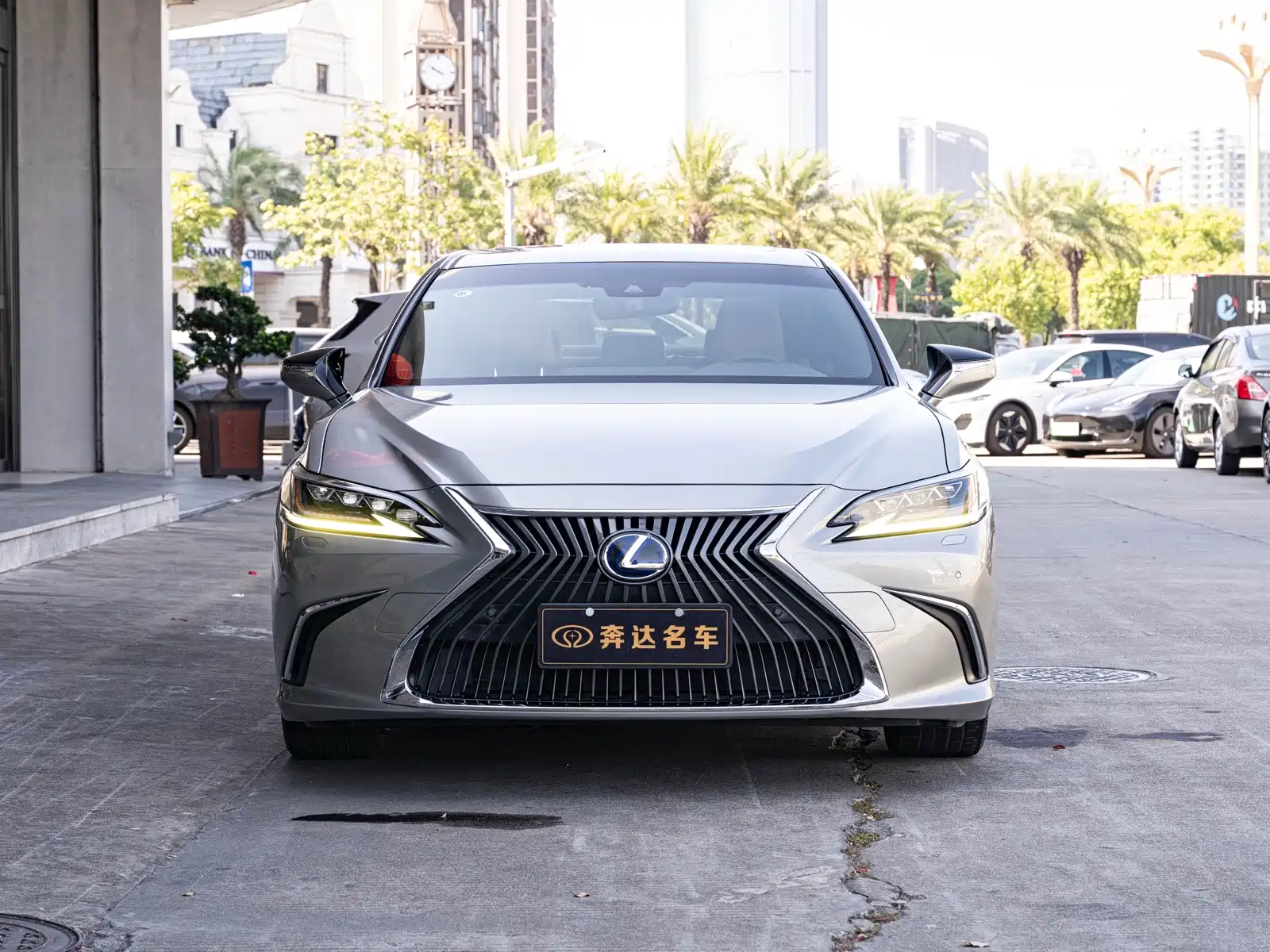 Photo 2 - Lexus ES