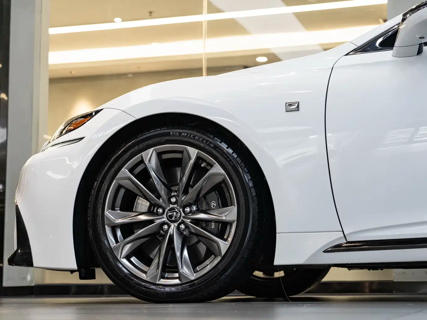 Фото 8 - Lexus LS