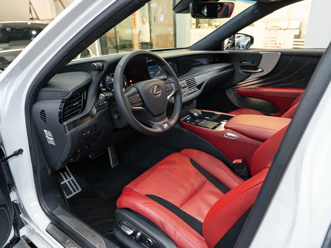 Фото 9 - Lexus LS