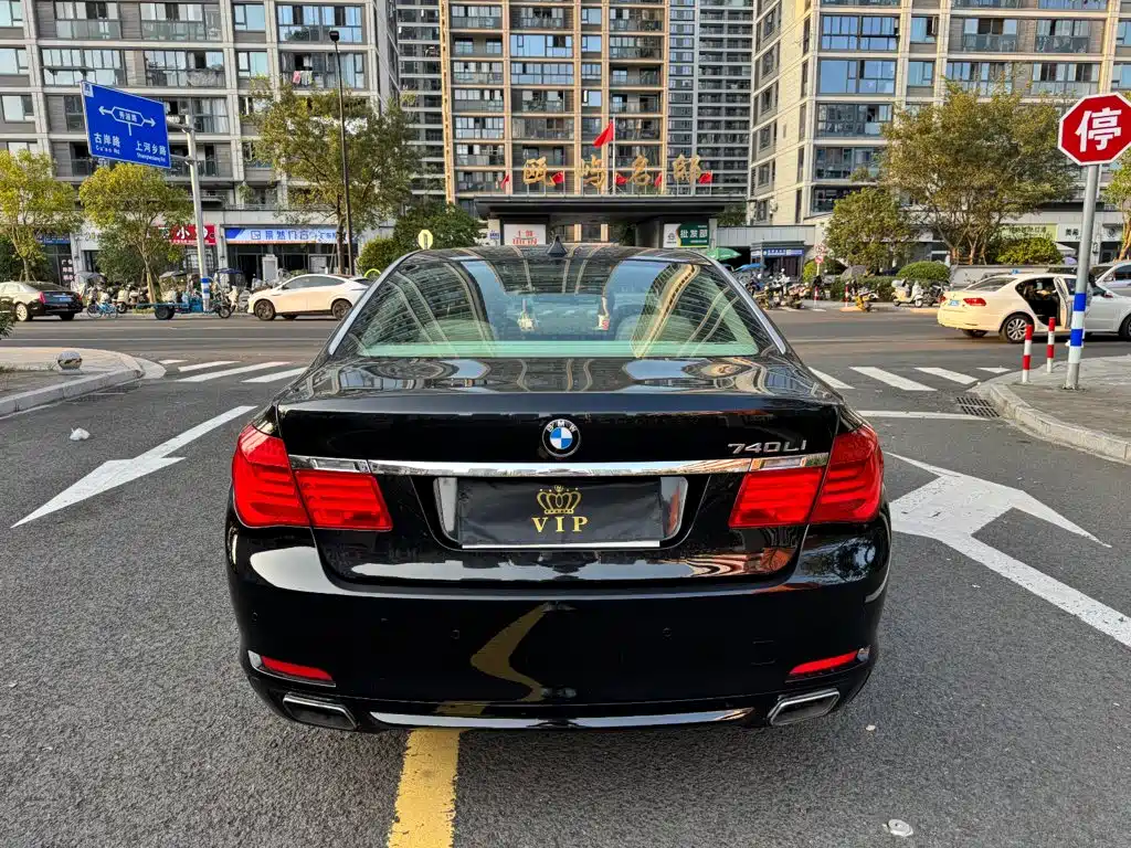 Фото 5 - BMW 7 Series