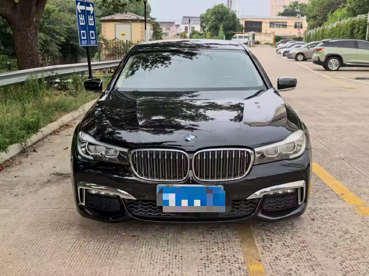 Photo 2 - BMW 7 Series