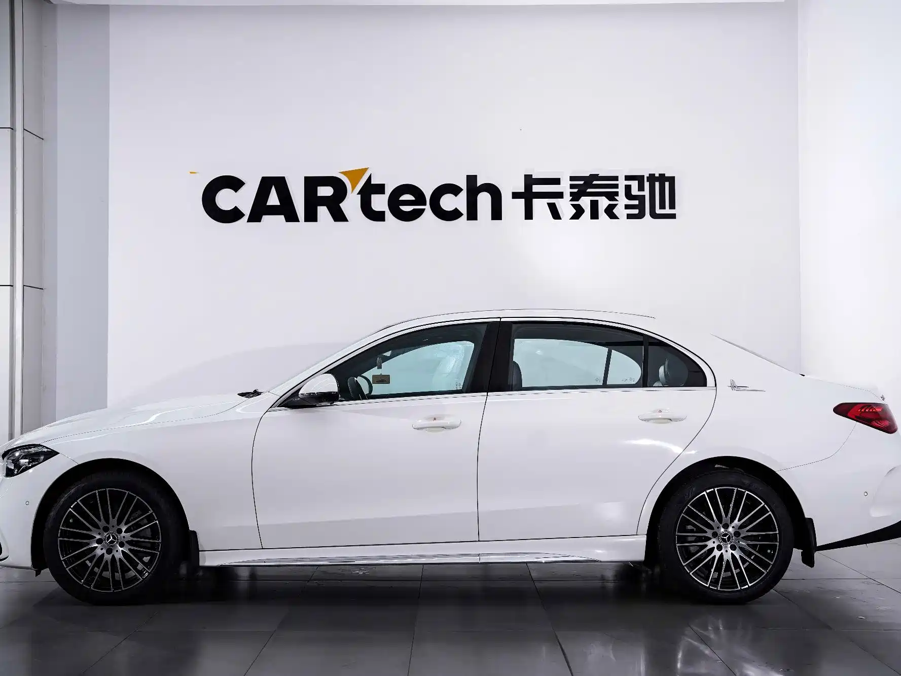 Фото 4 - Mercedes-Benz C-Class