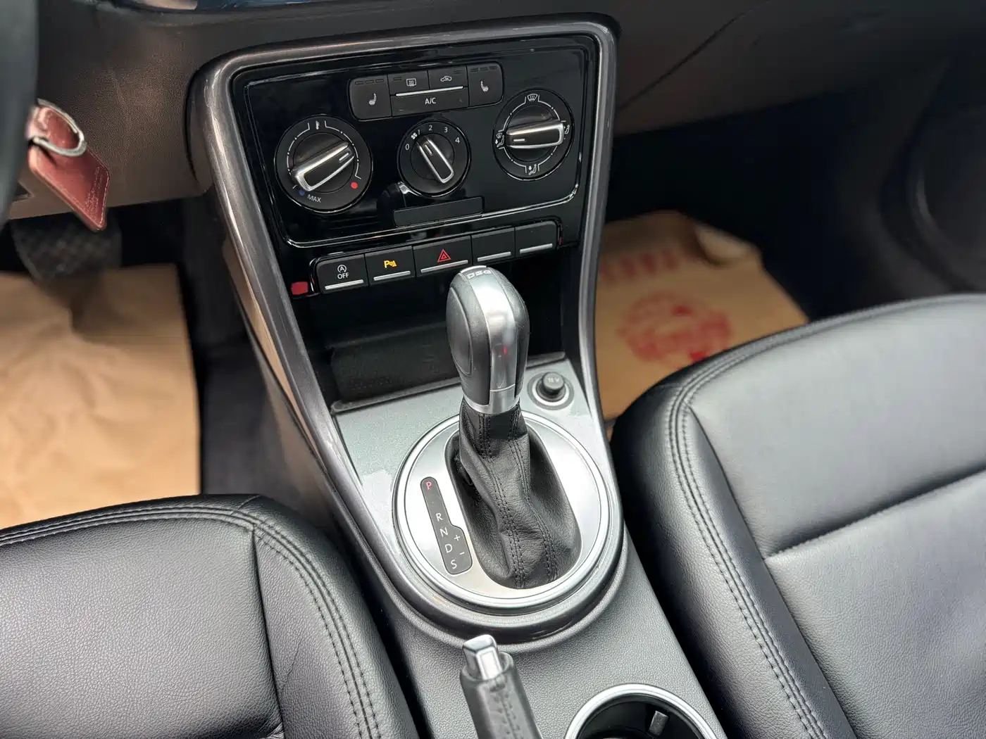 Volkswagen Beetle 2017 180TSI Style фото 13
