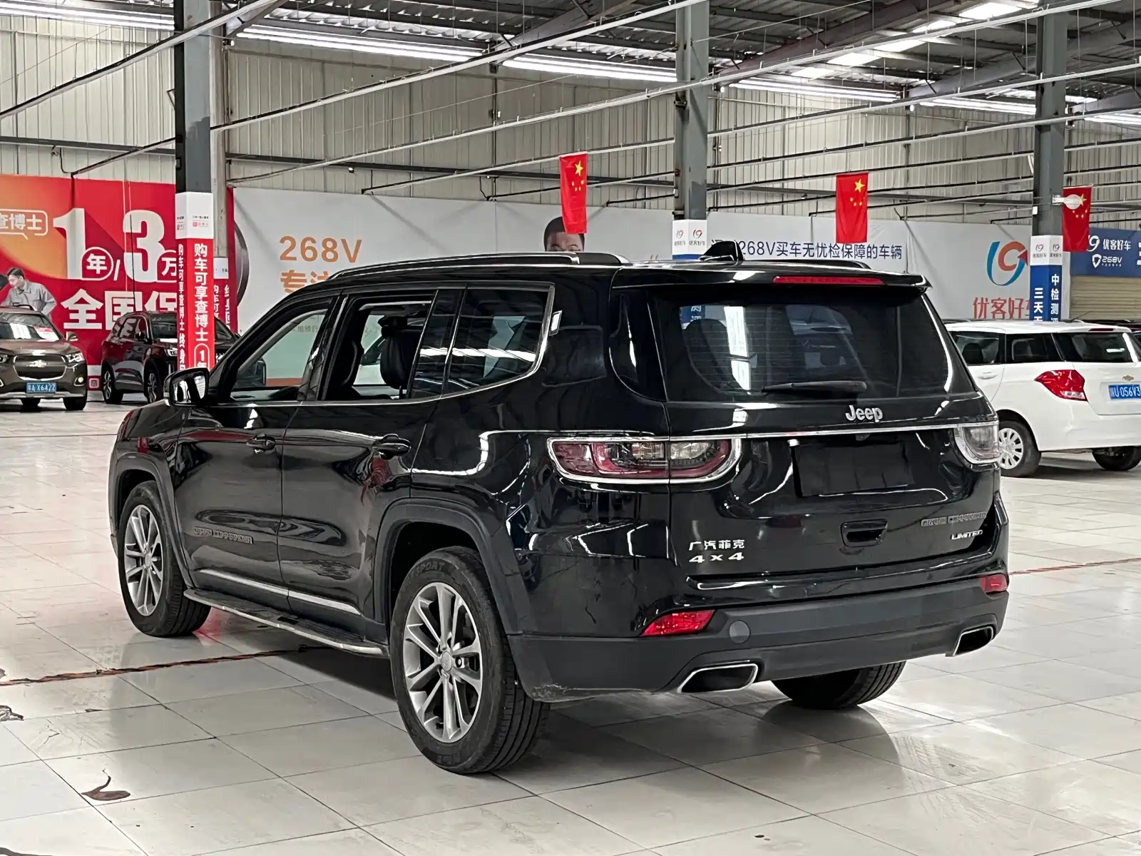 Фото 15 - Jeep Grand Commander
