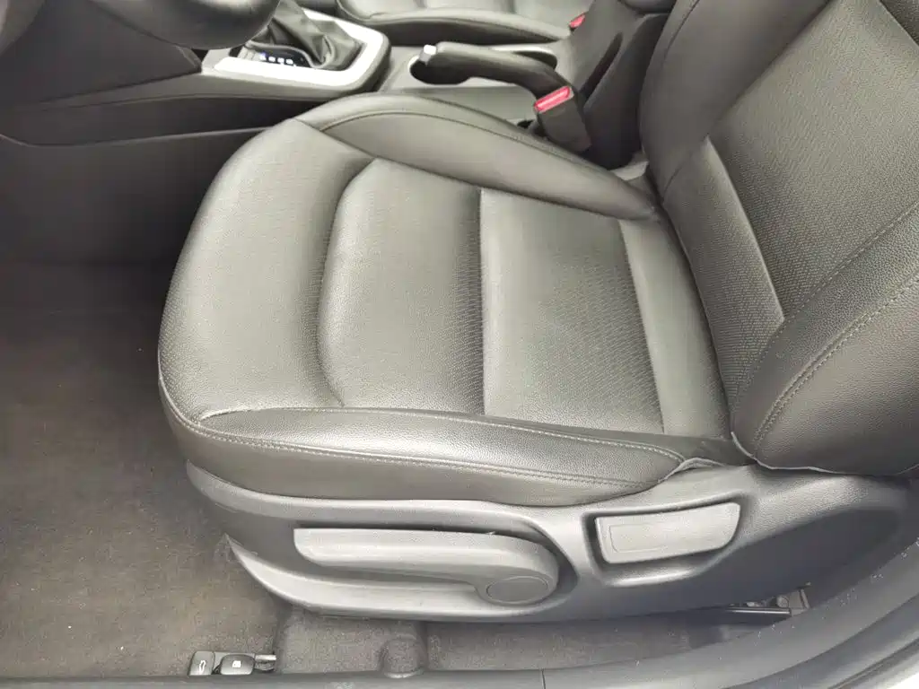 Photo 20 - Hyundai Elantra