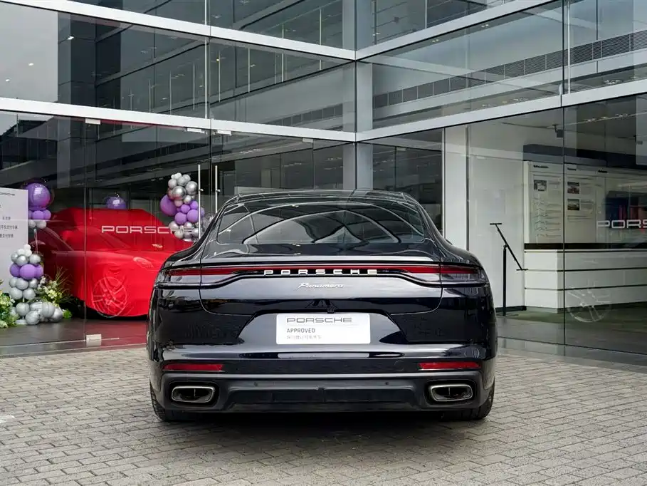 PORSCHE PANAMERA