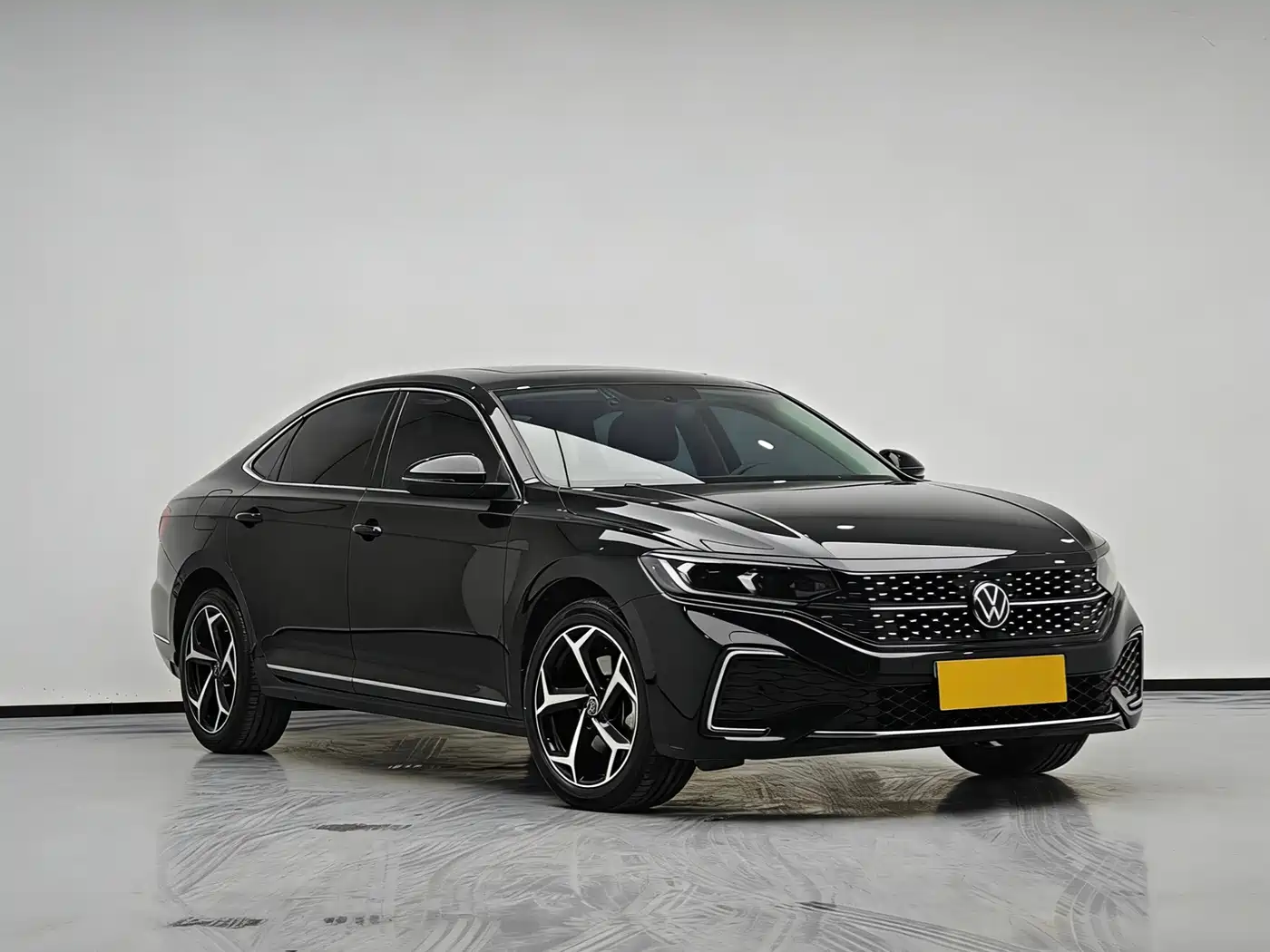 Volkswagen Passat 2025 Outstanding 380TSI Starlight Dragon Soaring Edition фото 3