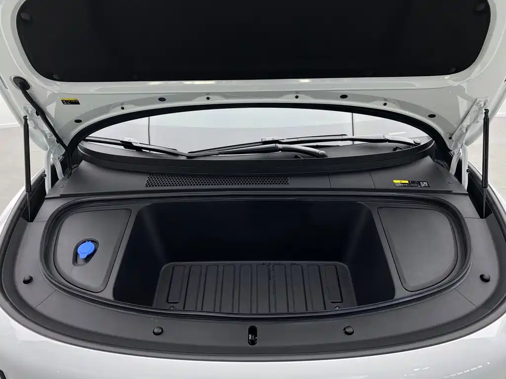 Li Auto i6 2025 2025 4WD Base Model