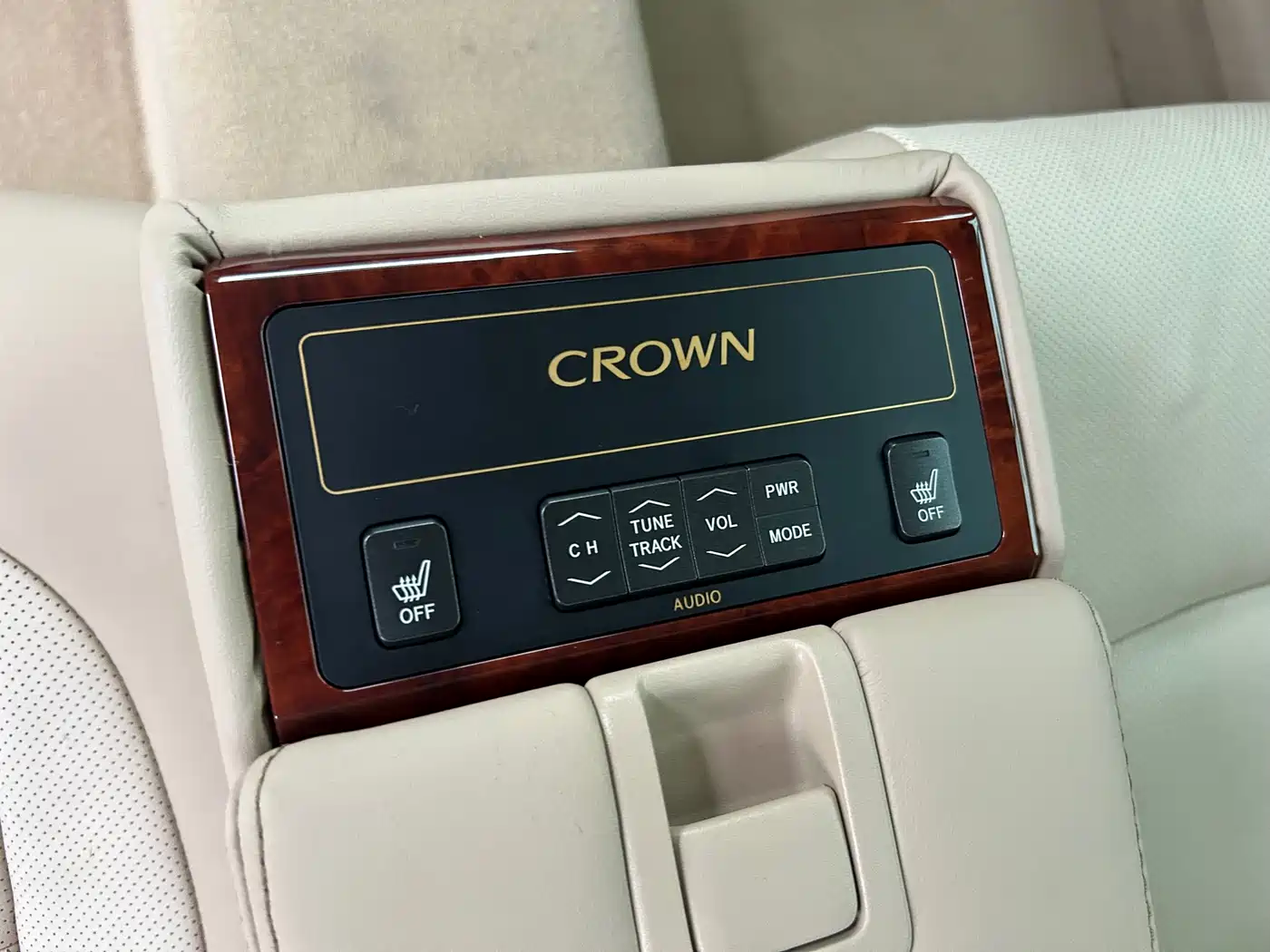 Toyota Crown 2012 2.5L Royal Leather Edition фото 10