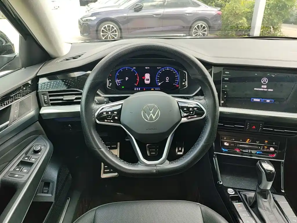 Фото 11 - Volkswagen Passat