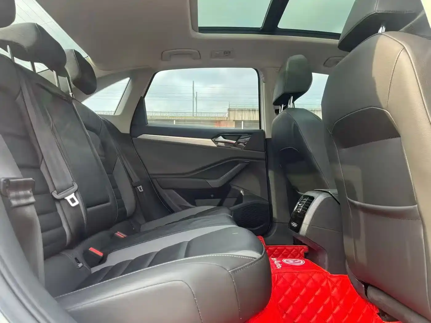 Volkswagen Sagitar 2022 280TSI DSG Surpassing Edition фото 6