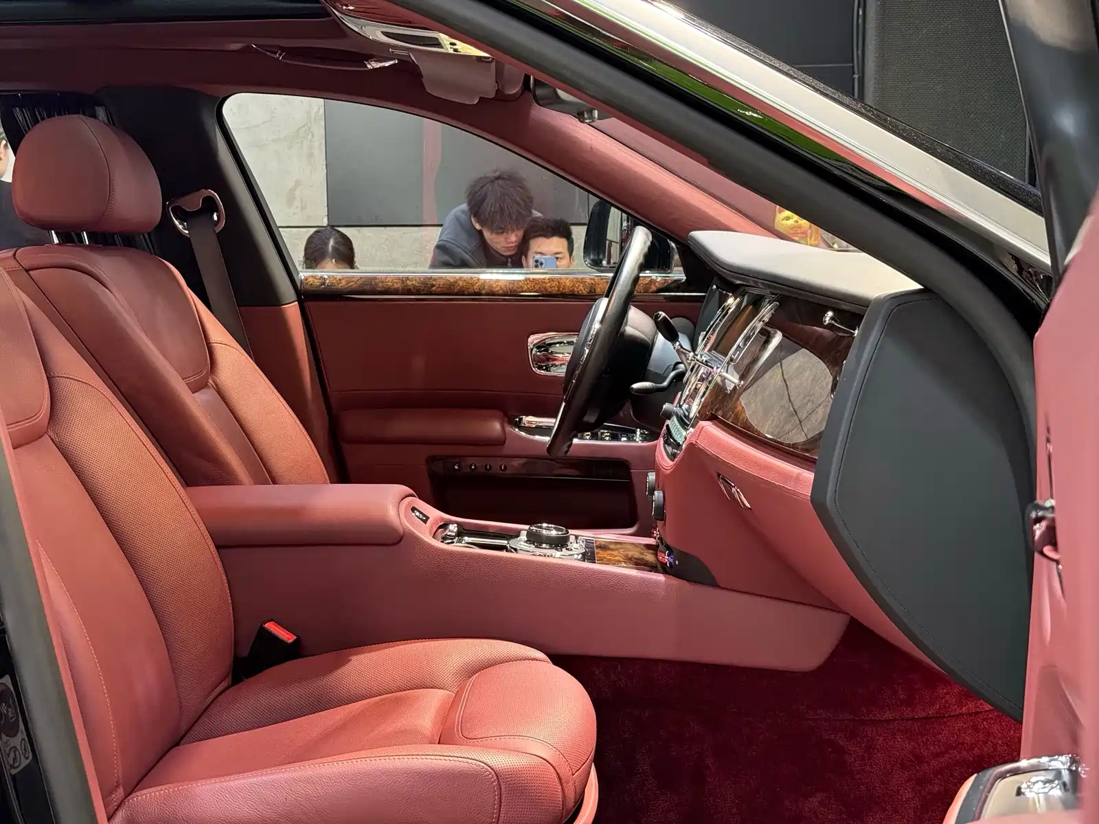 Фото 25 - Rolls-Royce Ghost