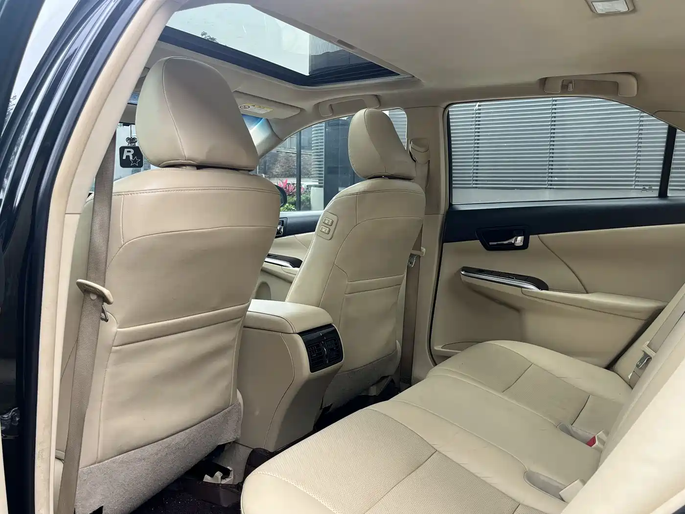 Toyota Camry 2015 2.0G Leading Edition фото 13