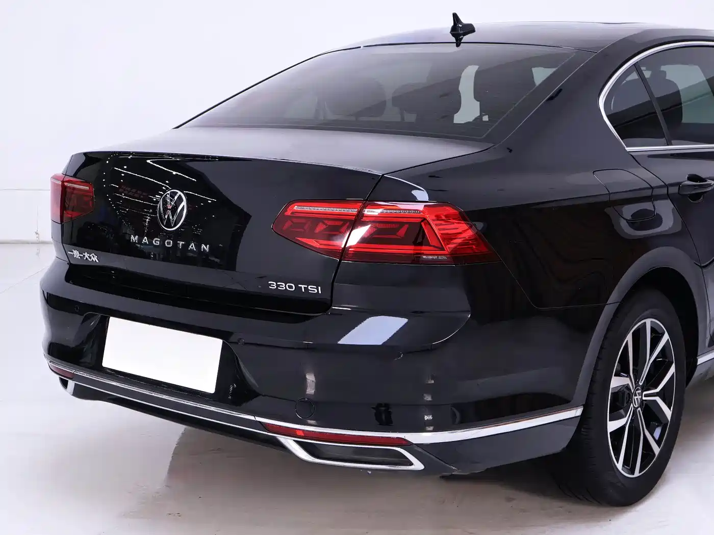 Volkswagen Magotan 2023 2 Million Units Anniversary Edition 330TSI DSG Leading Type фото 6