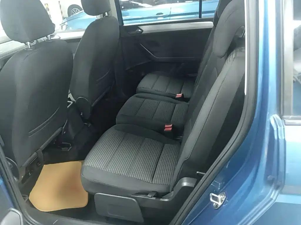 Фото 17 - Volkswagen Touran