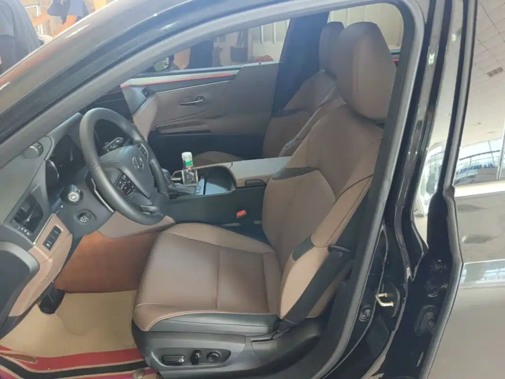 Lexus ES 2025 2025 300h Ultimate Edition